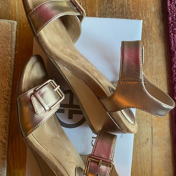 Gold Wedge Giani Bernini Oro Sandals - Picture 4 of 8